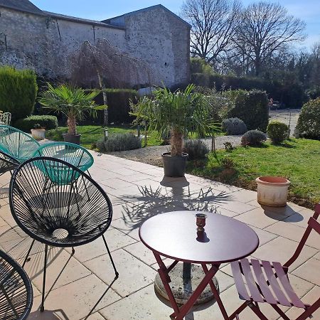 Chambre D'Elisabeth A La Ferme Montepilloy Exterior photo