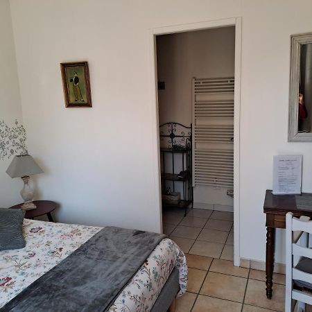 Chambre D'Elisabeth A La Ferme Montepilloy Exterior photo