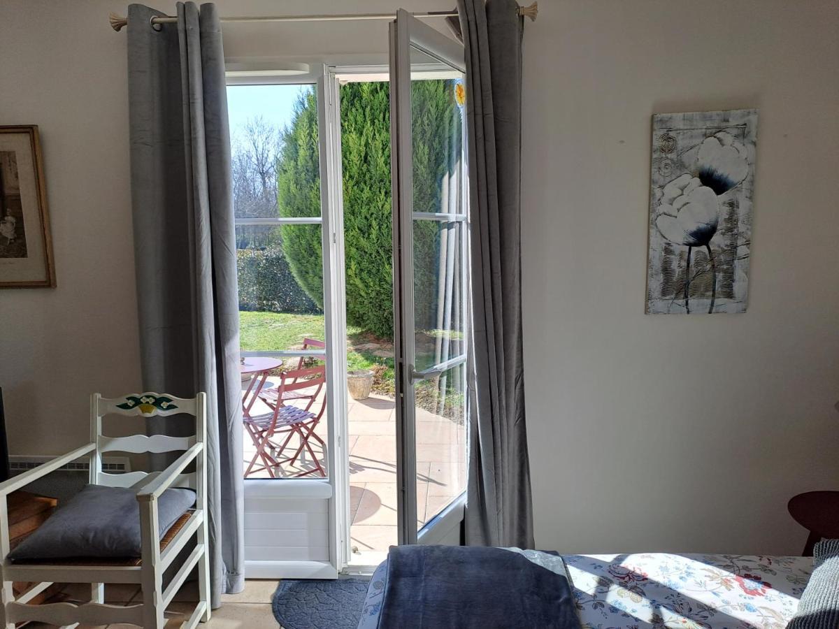 Chambre D'Elisabeth A La Ferme Montepilloy Exterior photo