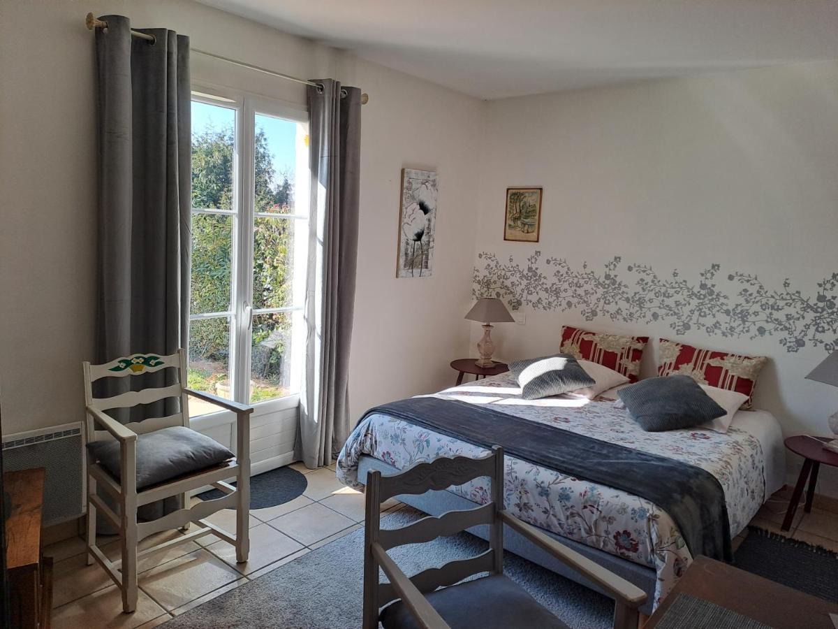 Chambre D'Elisabeth A La Ferme Montepilloy Exterior photo