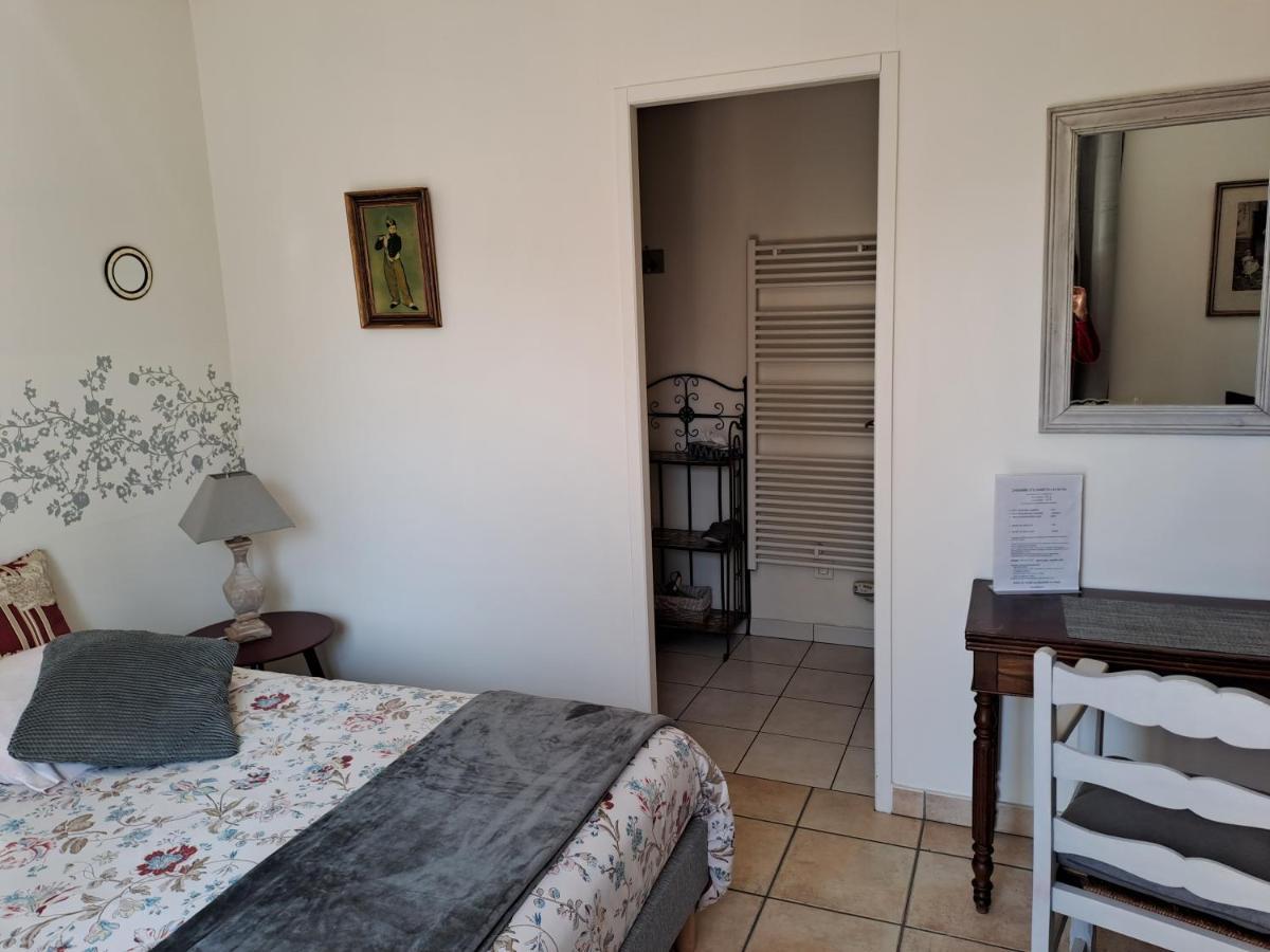 Chambre D'Elisabeth A La Ferme Montepilloy Exterior photo