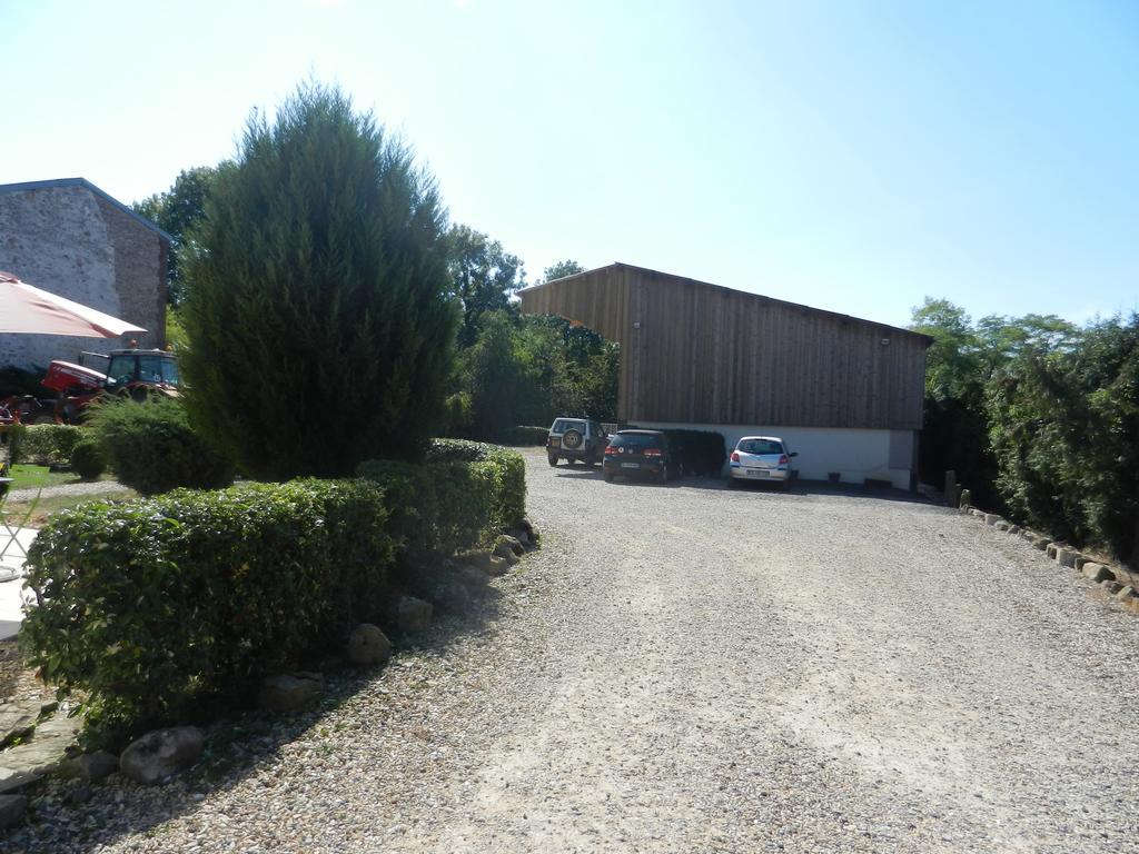 Chambre D'Elisabeth A La Ferme Montepilloy Exterior photo
